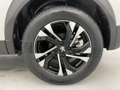 Photo 15 Peugeot 2008  PureTech 130 S&S BVM6