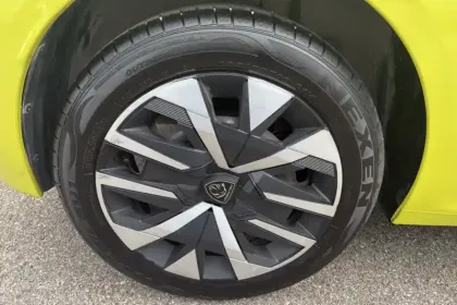 Photo 66 Peugeot 208  PureTech 100 S&S BVM6