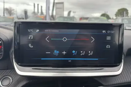 Photo 20 Peugeot 208  PureTech 100 S&S BVM6