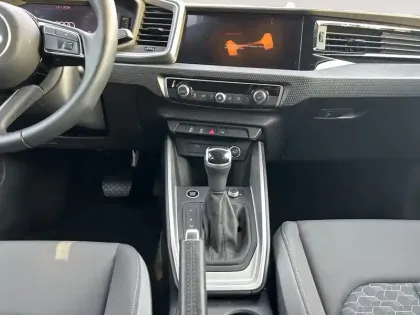 Photo 12 Audi A1  Sportback 30 TFSI 110 ch S tronic 7