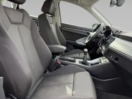 Photo 10 Audi Q3  35 TFSI 150 ch