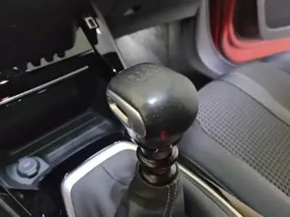 Photo 37 Peugeot 2008  BlueHDi 110 S&S BVM6