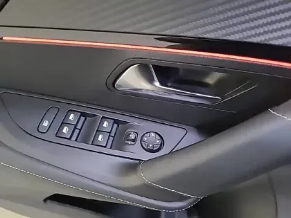 Photo 54 Peugeot 2008  BlueHDi 110 S&S BVM6