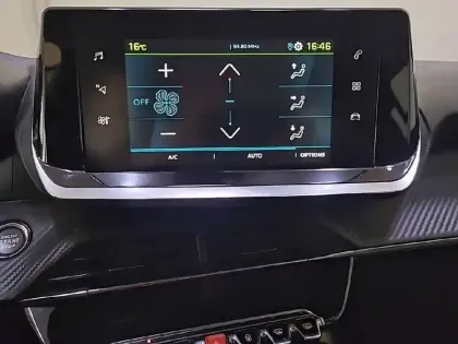 Photo 12 Peugeot 208  Electrique 50 kWh 136ch