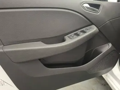 Photo 20 Renault Clio  SOCIETE BLUE DCI 100