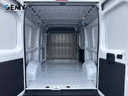 Photo 26 Peugeot Boxer  FGN TOLE 3.5 T D L2H2 140 CH MANUELLE