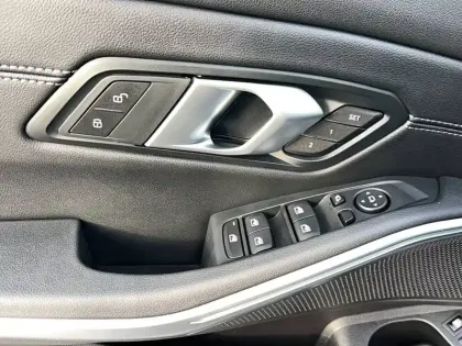 Photo 22 BMW Serie 3 330e xDrive 292 ch BVA8