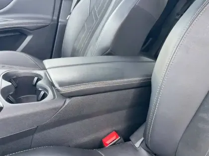 Photo 19 Peugeot 3008  Hybrid 225 e-EAT8