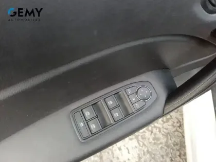 Photo 11 Renault Captur  E-Tech full hybrid 145