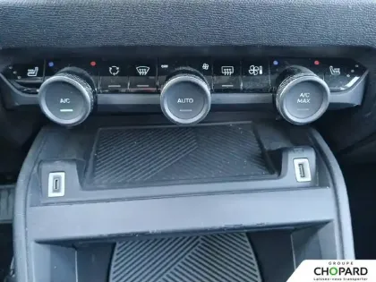 Photo 13 Citroën C4 e- 136 ch Automatique