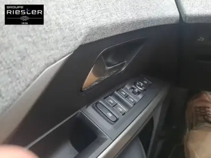 Photo 14 Peugeot 5008  Electrique 210 ch 73 kWh