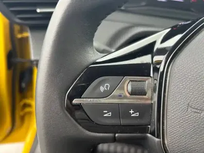 Photo 69 Peugeot 208  PureTech 100 S&S BVM6