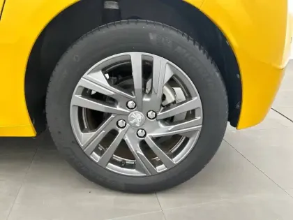 Photo 62 Peugeot 208  PureTech 100 S&S BVM6