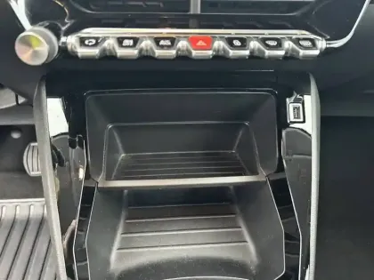 Photo 48 Peugeot 208  PureTech 100 S&S BVM6