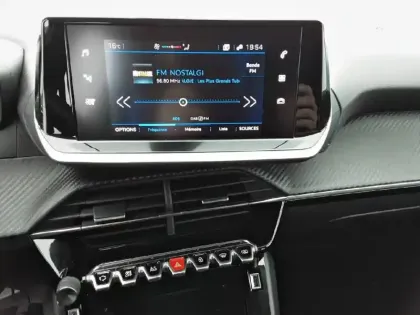 Photo 15 Peugeot 208  PureTech 75 S&S BVM5