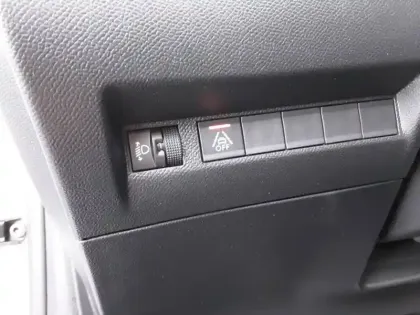 Photo 12 Peugeot 208  PureTech 75 S&S BVM5