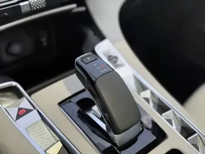 Photo 55 DS DS 7  Hybride Rechargeable E-Tense 300 EAT8 4x4