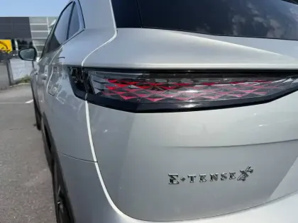 Photo 48 DS DS 7  Hybride Rechargeable E-Tense 300 EAT8 4x4