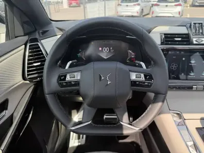 Photo 66 DS DS 7  Hybride Rechargeable E-Tense 300 EAT8 4x4