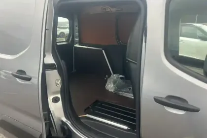 Photo 12 Peugeot Partner  FOURGON M 1000 KG BLUEHDI 130 S&S EAT8