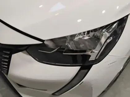 Photo 13 Peugeot 208  BlueHDi 100 S&S BVM6 Active Pack