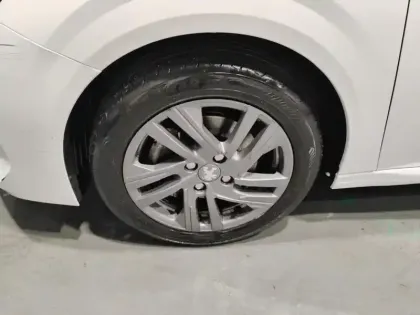 Photo 14 Peugeot 208  BlueHDi 100 S&S BVM6 Active Pack