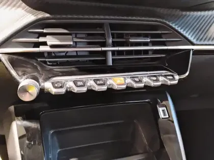 Photo 12 Peugeot 208  BlueHDi 100 S&S BVM6 Active Pack