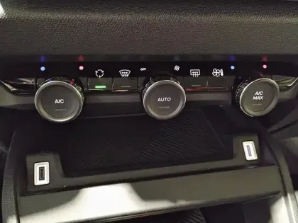 Photo 12 Citroën C4 e- 136 ch autonomie standard  Automatique Plus