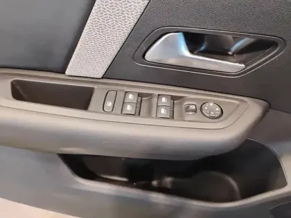 Photo 19 Citroën C4 e- 136 ch autonomie standard  Automatique Plus