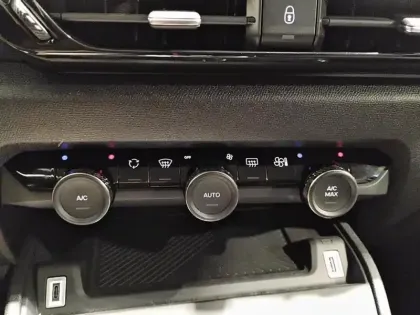 Photo 12 Citroën C4 e- 136 ch autonomie standard  Automatique Plus