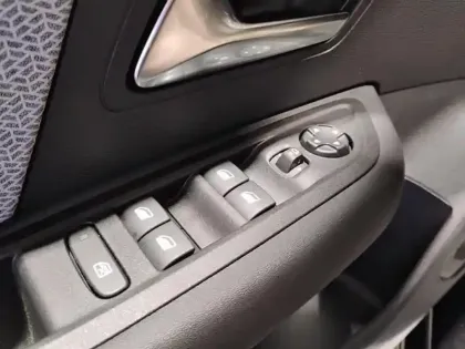 Photo 19 Citroën C4 e- 136 ch autonomie standard  Automatique Plus