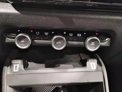 Photo 12 Citroën C4 e- 136 ch autonomie standard  Automatique Plus