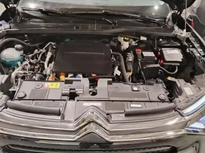 Photo 6 Citroën C4 e- 136 ch autonomie standard  Automatique Plus