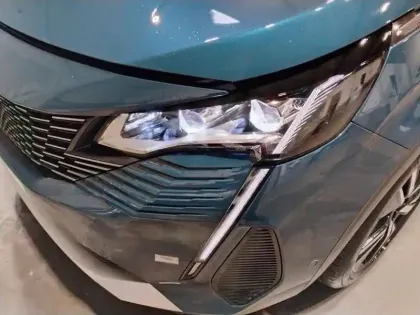 Photo 13 Peugeot 3008  Hybrid 225 e-EAT8 GT Pack