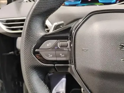 Photo 18 Peugeot 3008  Hybrid 225 e-EAT8 GT Pack