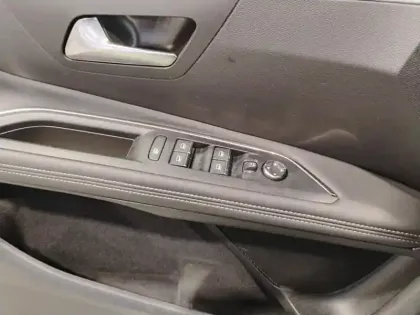 Photo 19 Peugeot 3008  Hybrid 225 e-EAT8 GT Pack