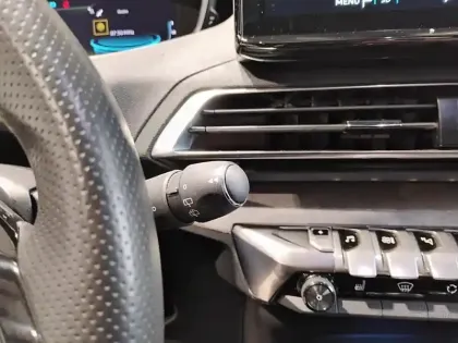 Photo 17 Peugeot 3008  Hybrid 225 e-EAT8 GT Pack