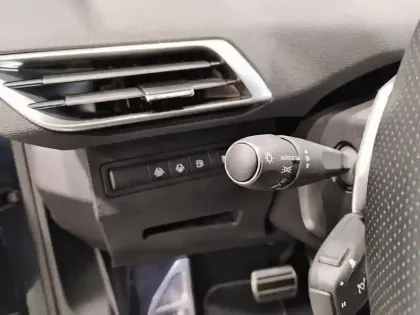 Photo 16 Peugeot 3008  Hybrid 225 e-EAT8 GT Pack