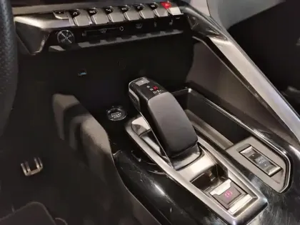 Photo 23 Peugeot 3008  Hybrid 225 e-EAT8 GT Pack