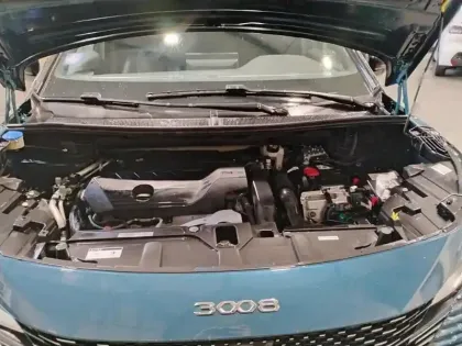 Photo 6 Peugeot 3008  Hybrid 225 e-EAT8 GT Pack
