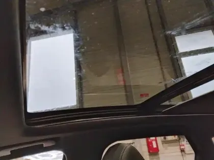 Photo 24 Peugeot 3008  Hybrid 225 e-EAT8 GT Pack