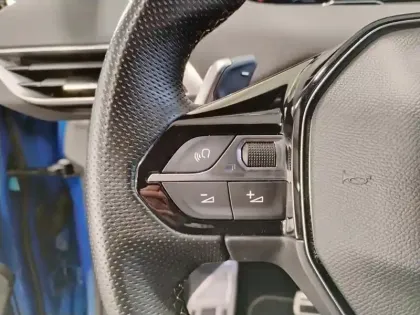 Photo 18 Peugeot 3008  Hybrid 225 e-EAT8 GT