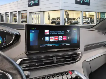 Photo 10 Peugeot 3008  Hybrid 225 e-EAT8 GT