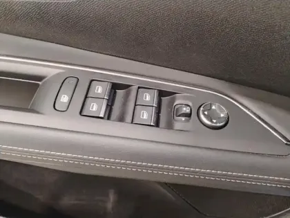 Photo 19 Peugeot 3008  Hybrid 225 e-EAT8 GT