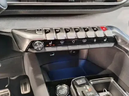 Photo 12 Peugeot 3008  Hybrid 225 e-EAT8 GT