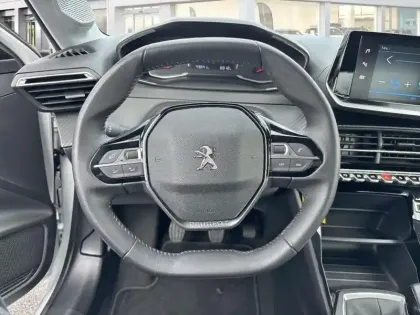 Photo 11 Peugeot 208  PureTech 75 S&S BVM5 Active