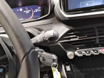 Photo 15 Peugeot 2008  100 S&S BVM6 Allure