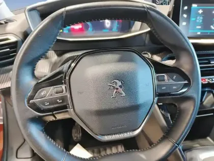 Photo 11 Peugeot 2008  PureTech 100 S&S BVM6 Allure