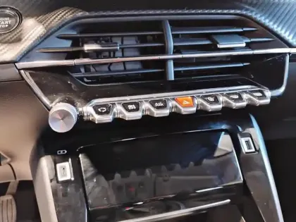 Photo 12 Peugeot 2008  PureTech 100 S&S BVM6 Allure