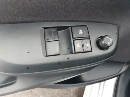 Photo 13 Toyota Yaris Hybride 116h Dynamic business